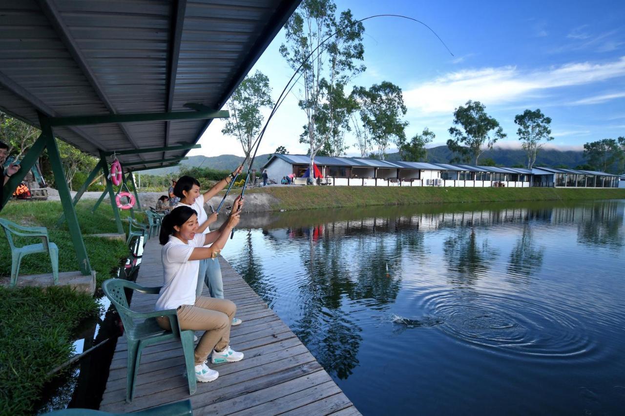 โพรมิสแลนด์ รีสอร์ท&ลากูน โซ่วเฟิง ภายนอก รูปภาพ Fishing at the farm
