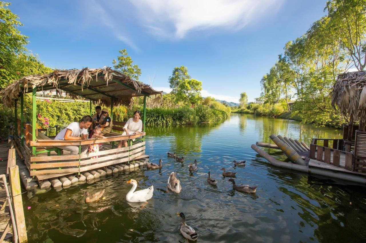 โพรมิสแลนด์ รีสอร์ท&ลากูน โซ่วเฟิง ภายนอก รูปภาพ The lake at the park